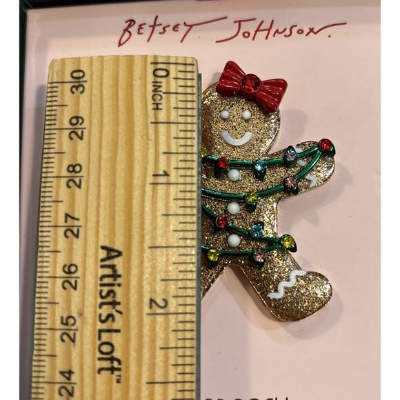 NIB Betsey Johnson Set Winking Reindeer & Gingerbread Girl Brooch Pin Gift Box - Picture 9 of 13